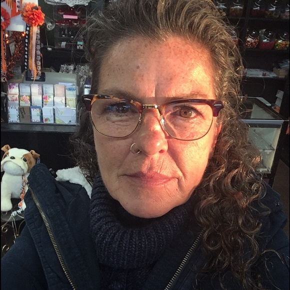 Meet your Posher, Heather - Picture 2 of 2